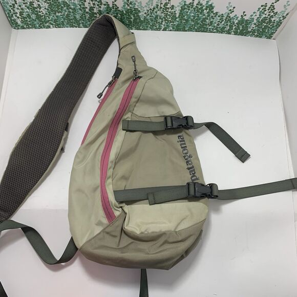 Patagonia Atom Sling Crossbody Adjustable Backpack Hiking Nature Womens - Picture 2 of 16